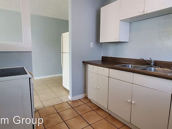 4th image of 851 22nd Ave S Unit 2