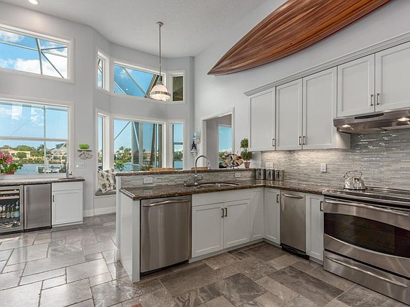 5th image of 228 Country Club Dr