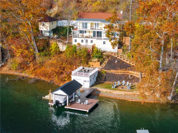 10108 W Lake Rd, Hammondsport, NY 14840