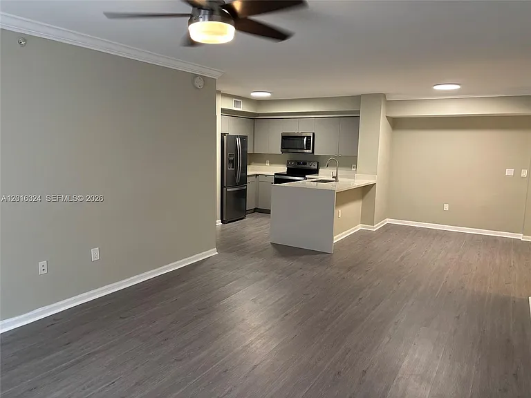 1900 Van Buren St #201B — Photo 7