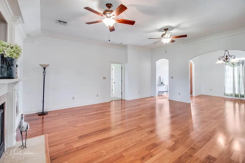 3 bed, 2451 sqft, $2,700 — Photo 3