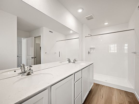 2648 Lower Crags Pt Owners Bathroom