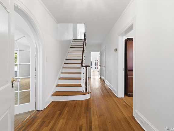 5th image of 210 Demott Avenue