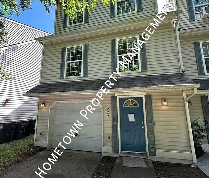 1224 Cora St SE — Photo 1