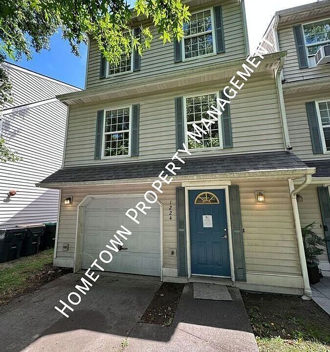 1st image of 1224 Cora St SE