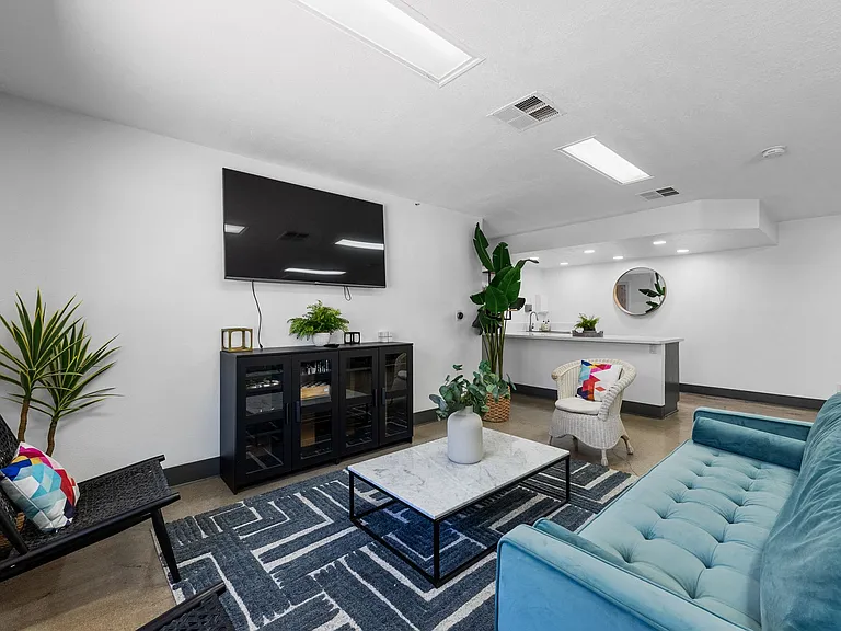 Villa Serrano Apartment Homes — Photo 19