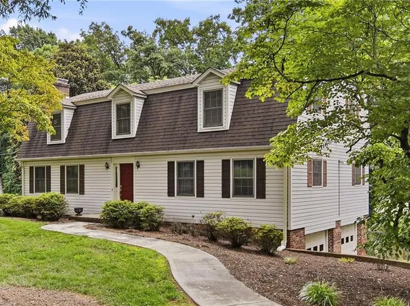 1009 Briarcliff Rd, Yadkinville, NC 27055