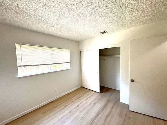 5th image of 1528 Windsor St