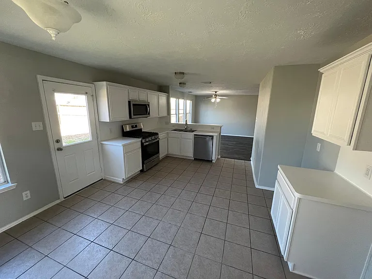19451 Nasworthy Dr — Photo 20