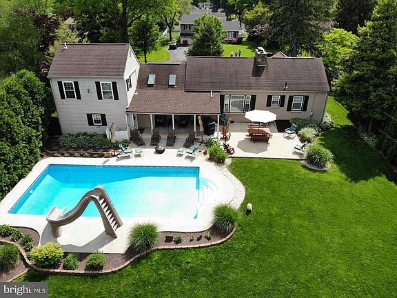 3rd image of 1219 Caledonia Dr
