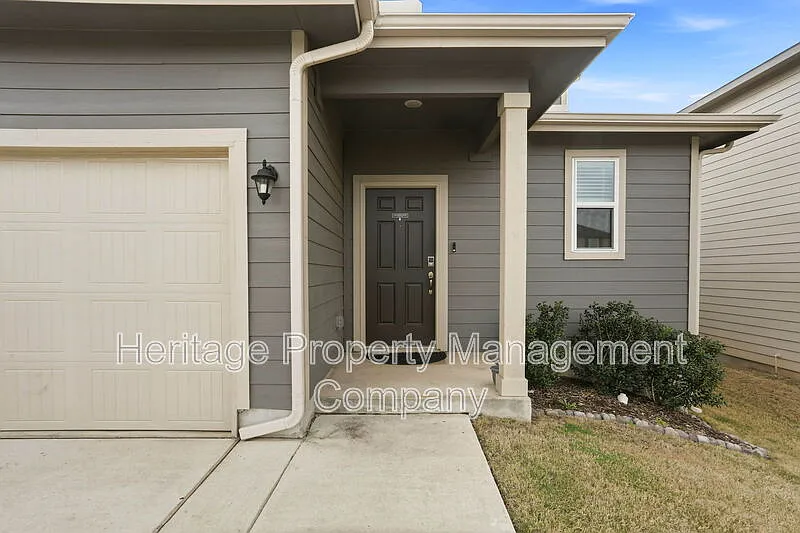 3 bed, 2.5 bath, 2133 sqft, $2,050 — Photo 3
