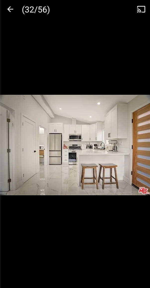 1 bed, 440 sqft, $2,300 — Photo 3