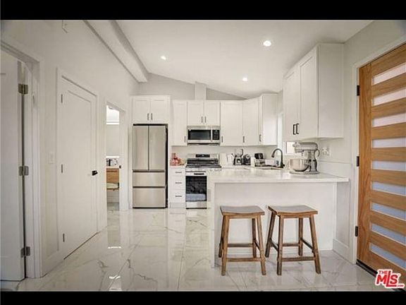 3rd image of 23341 Hartland St