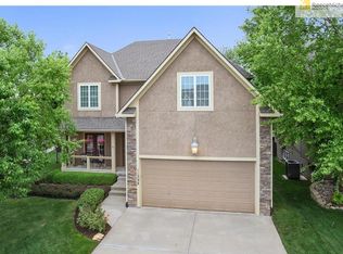 11398 S Lakecrest Dr, Olathe, KS 66061
