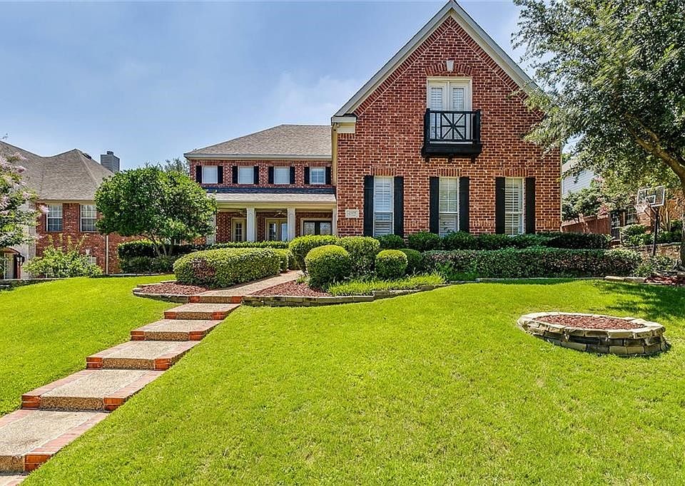 Stunning curb-appeal!