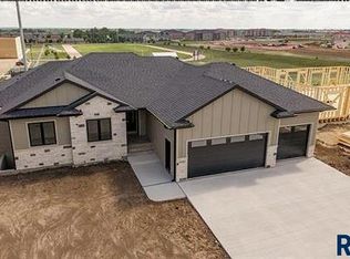 6505 Fieldview St, Sioux Falls, SD 57110