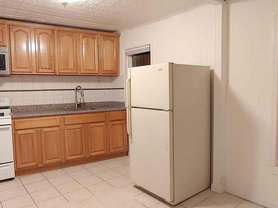 1st image of 598 Carroll St APT 3