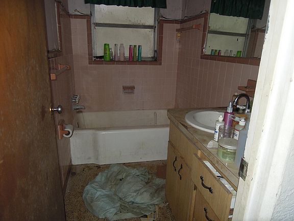 3rd image of 3261 49th Ave N