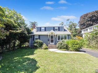 12 8th Ave, Westwood, NJ 07675