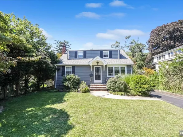12 8th Ave, Westwood, NJ 07675