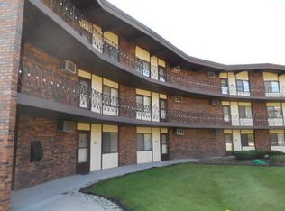 2303 Holiday Ter APT 42, Lansing, IL 60438