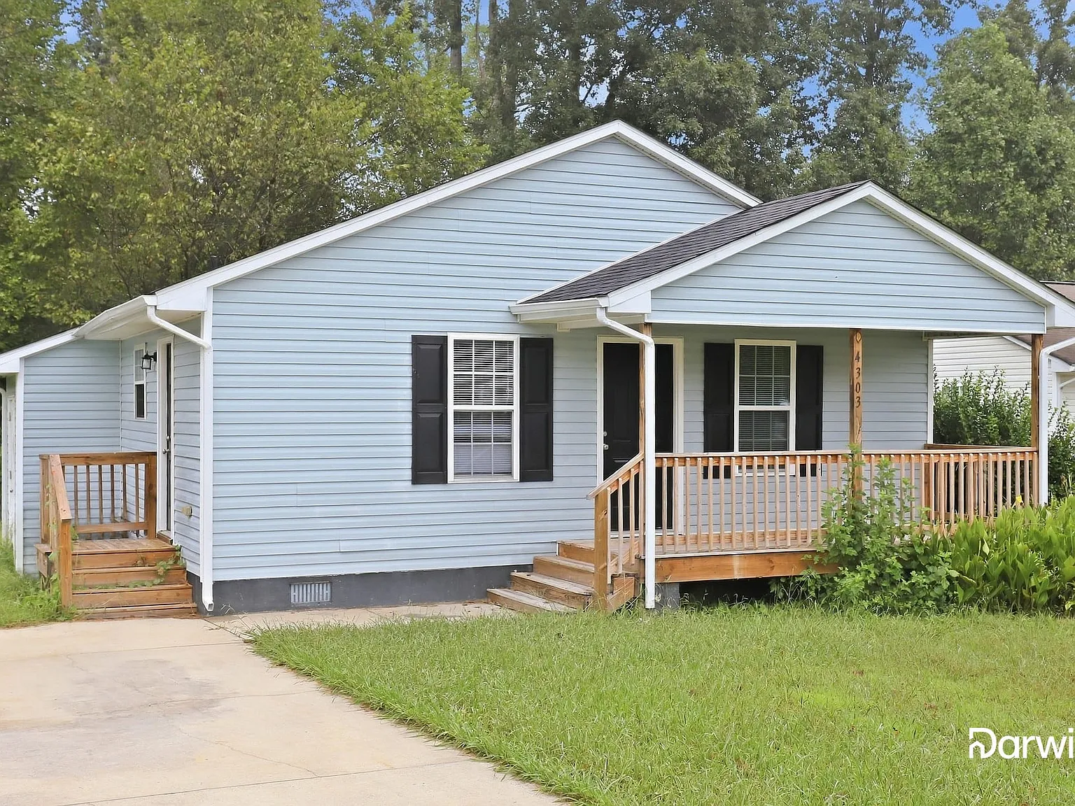 3 bed, 2.0 bath, 1120 sqft, $1,560 — Photo 2