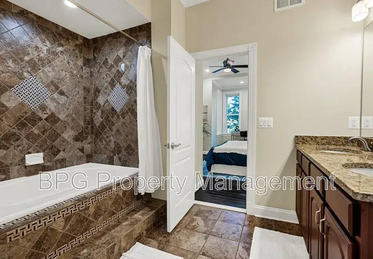 901 N Carolina Ave SE #2 — Photo 35