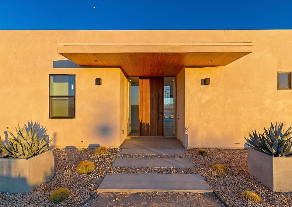 1st image of 1925 Border Ave