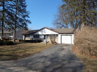 1814 Grandview Dr, Johnsburg, IL 60051