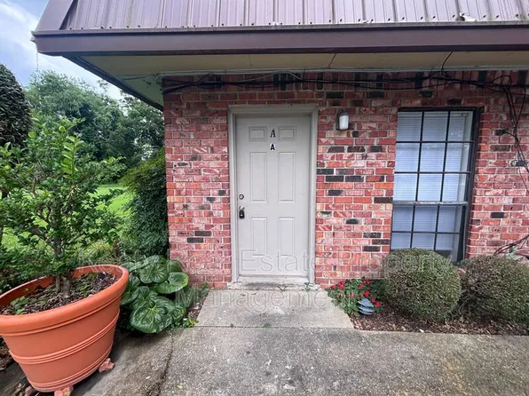 125 Country Ln APT A, Lafayette, LA 70508