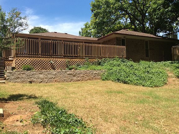 4th image of 1900 Pine Oak Dr