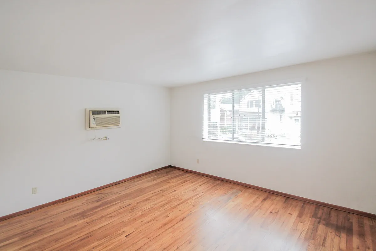 Building Photo - 426 Franklin Ave #11