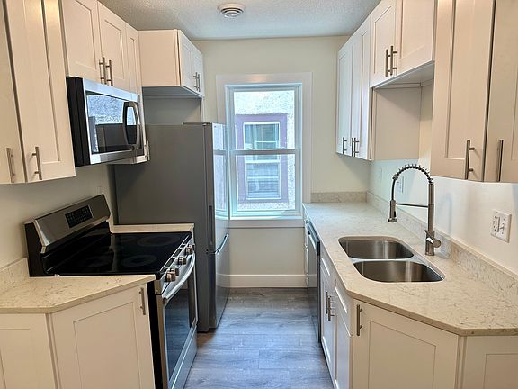 4th image of 3 Barton Ave SE #3