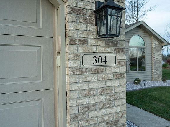 3rd image of 304 Ironwood Ln