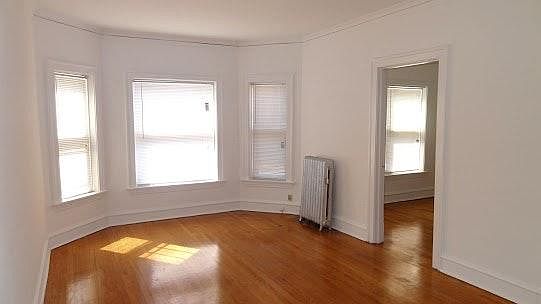 3rd image of 1108 W Rosemont Ave #1