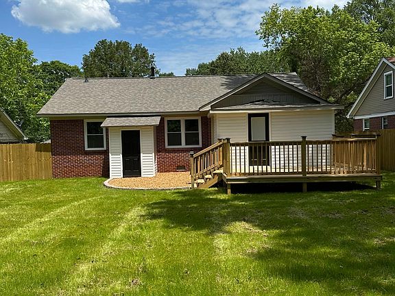 2nd image of 556 Westmoreland Pl