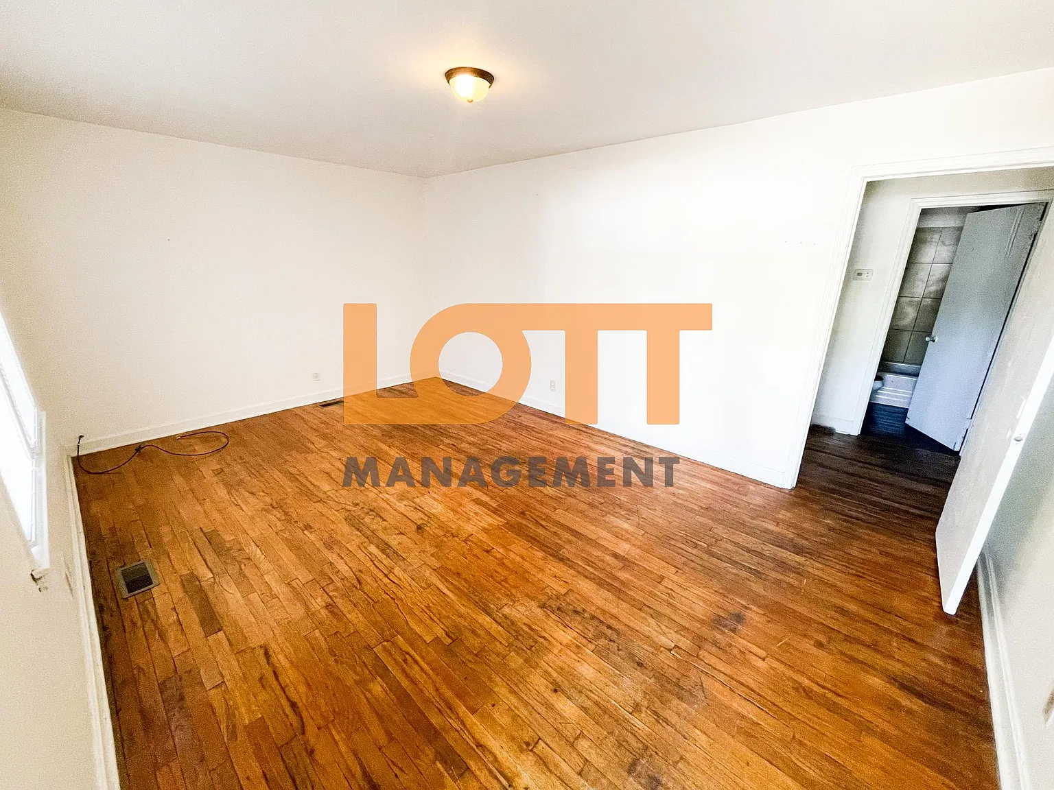 3 bed, 1030 sqft, $1,225 — Photo 3