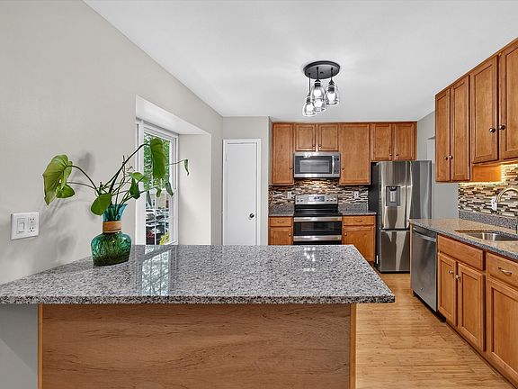 2nd image of 8346 Stationhouse Ct