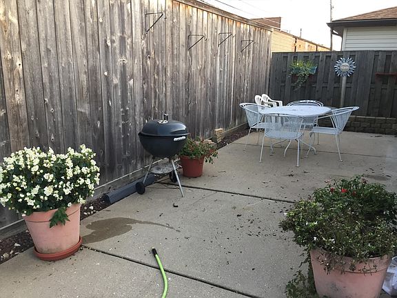 3rd image of 833 S McKinley Ave APT 2S