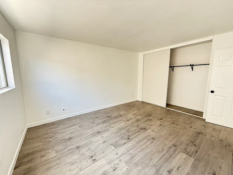 6737 Woodman Ave #7 — Photo 8