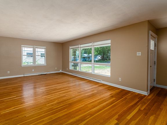4th image of 208 S Pine Ln