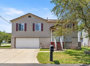 1786 Daisey Ln, Westland, MI 48186