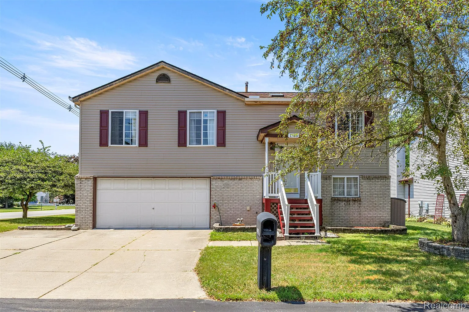 1786 Daisey Ln photo 1