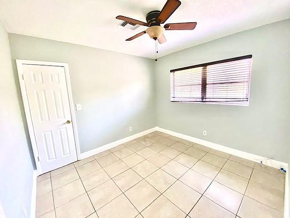 5th image of 2641 SW 13th Ave #2