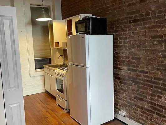 Rented by Eric Goodman Realty Corp | media 11