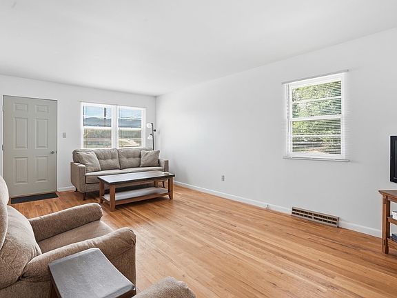 5th image of 1443 Willard St