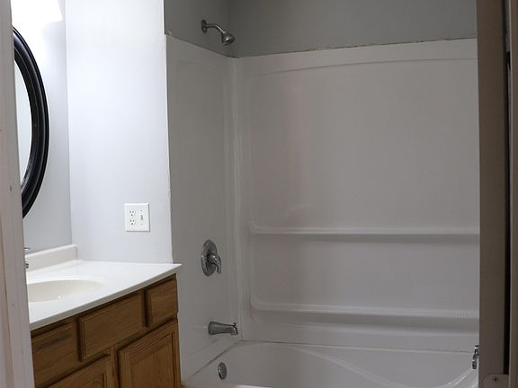 4th image of 219 N 10th St