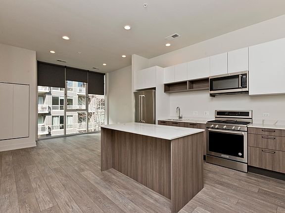2nd image of 854 N Larrabee St #2R