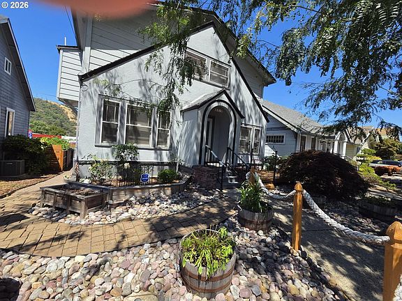 4th image of 1352 SE Cobb St
