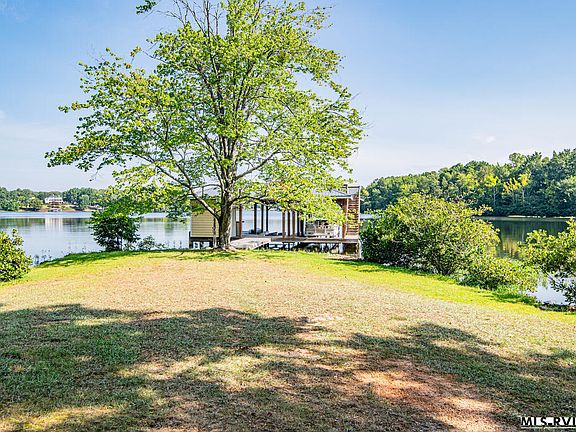 3rd image of 330 Lynch Point Rd